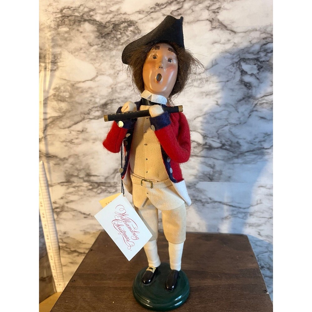 Byers Choice Caroler 1999 Colonial Williamsburg Red Coat Soldier w/ Fife